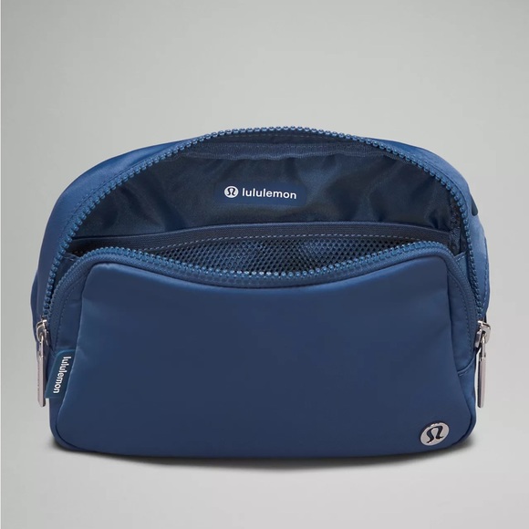 LULULEMON | ✨NEW✨ Everywhere Belt Bag Large 2L in Pitch Blue - Picture 5 of 7
